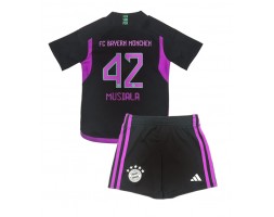 Bayern Munich Jamal Musiala #42 Udebanesæt Børn 2023-24 Kort ærmer (+ korte bukser)